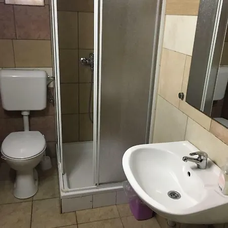 Gostinjska kuća Perla *